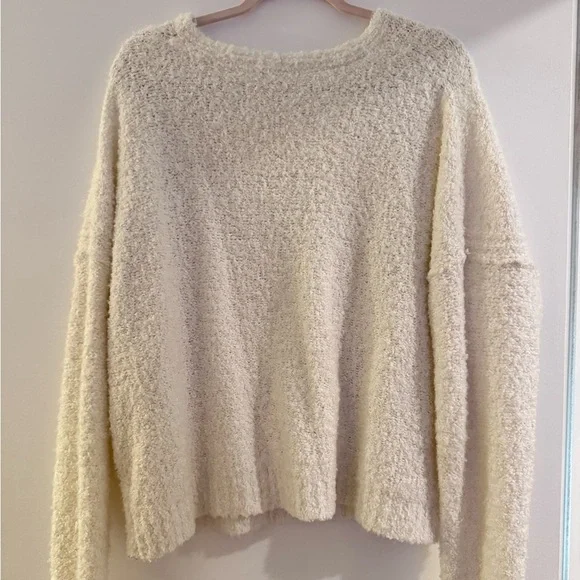 Free People White/Cream sweater size Medium - Picture 3 of 3